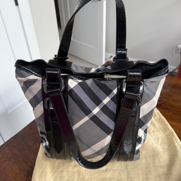 Burberry Black and White Nova Check Canvas Tote - Picture 5 of 6